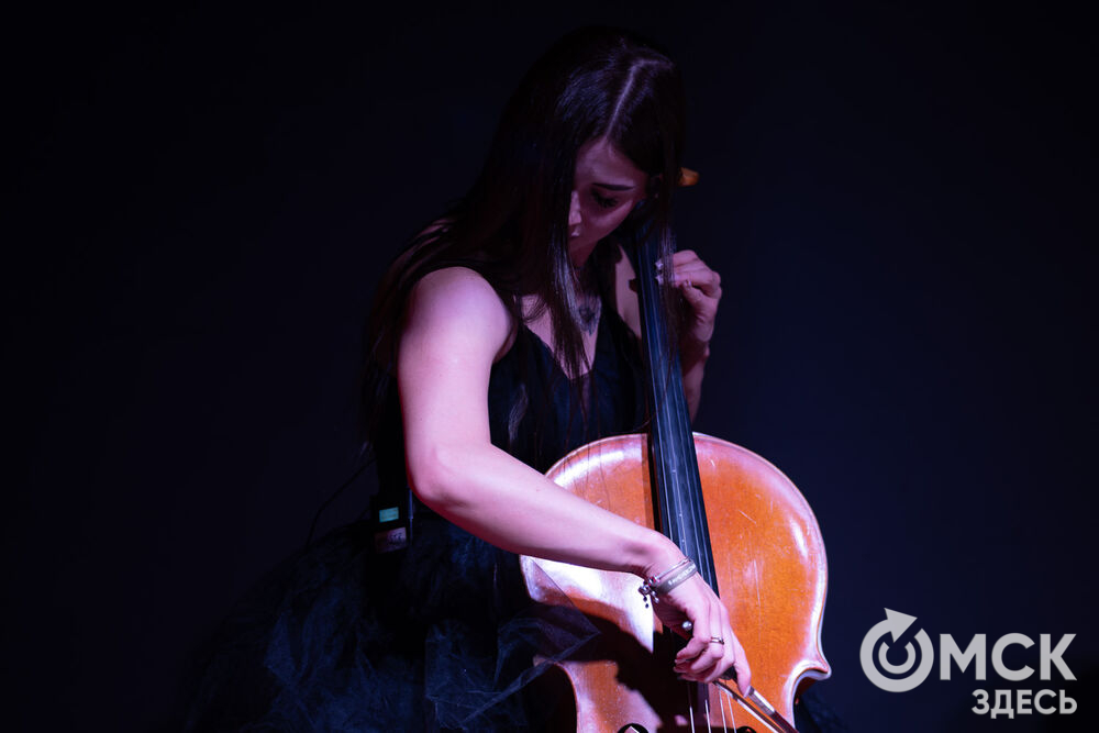 Коллектив из Санкт-Петербурга представил омичам перформанс "От Классики До Рока" (6+). Фото: Елизавета Медведева