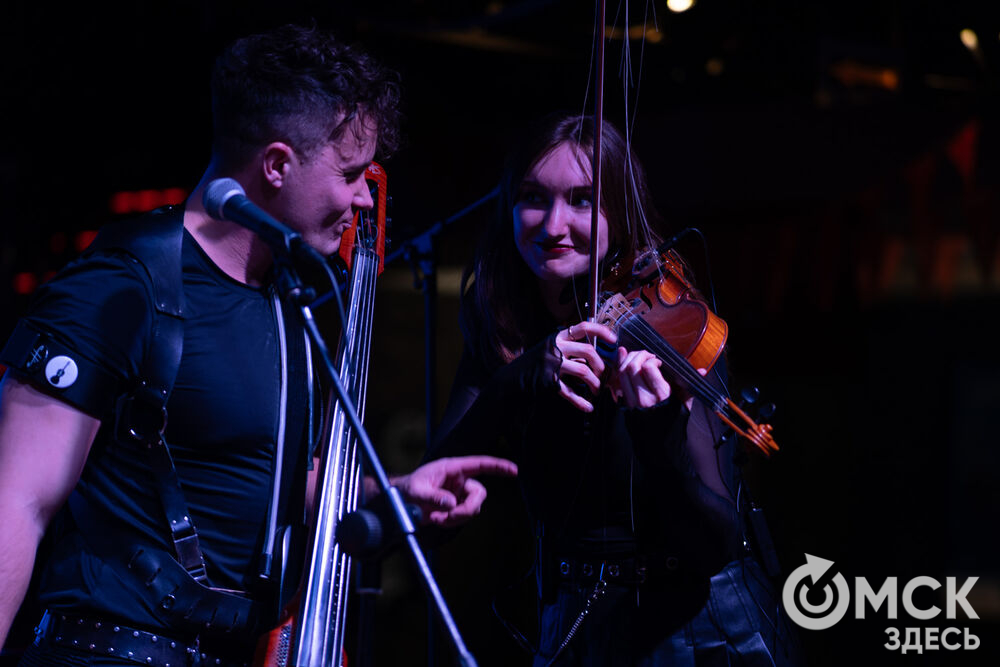 Коллектив из Санкт-Петербурга представил омичам перформанс "От Классики До Рока" (6+). Фото: Елизавета Медведева