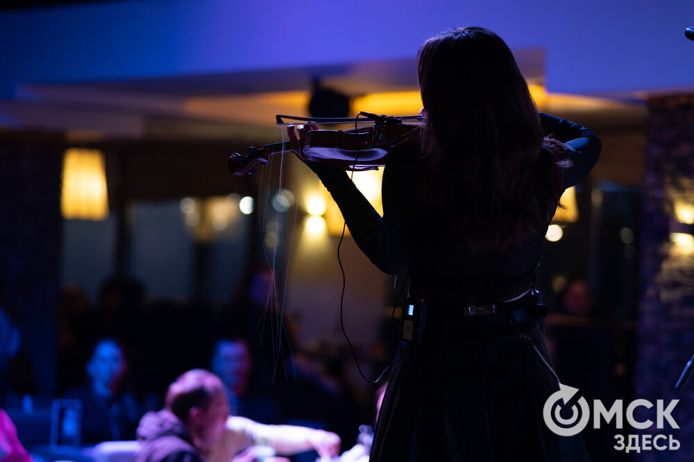 Коллектив из Санкт-Петербурга представил омичам перформанс "От Классики До Рока" (6+). Фото: Елизавета Медведева