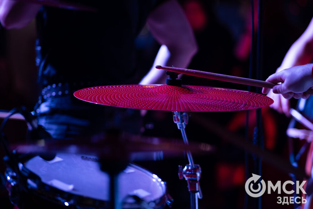 Коллектив из Санкт-Петербурга представил омичам перформанс "От Классики До Рока" (6+). Фото: Елизавета Медведева