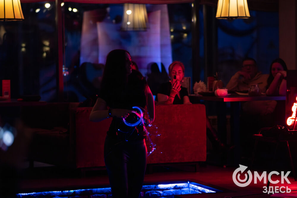 Коллектив из Санкт-Петербурга представил омичам перформанс "От Классики До Рока" (6+). Фото: Елизавета Медведева