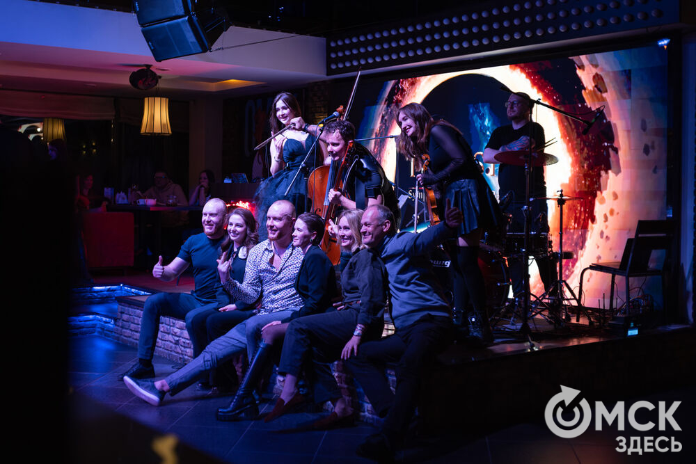 Коллектив из Санкт-Петербурга представил омичам перформанс "От Классики До Рока" (6+). Фото: Елизавета Медведева