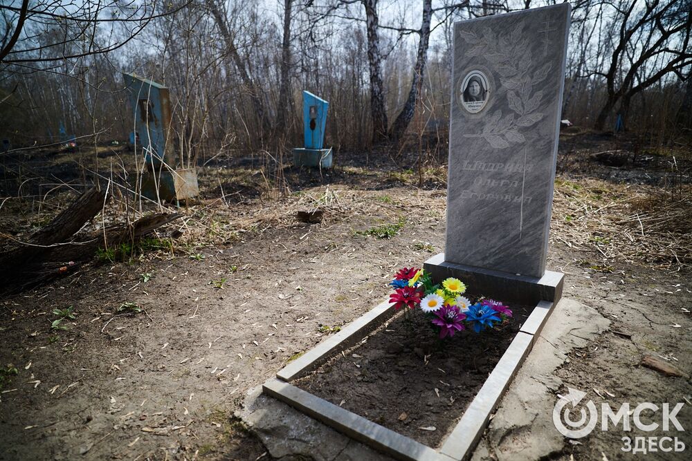 Одно из омских кладбищ, где на Радоницу не увидеть свежих цветов. Фото: Илья Петров