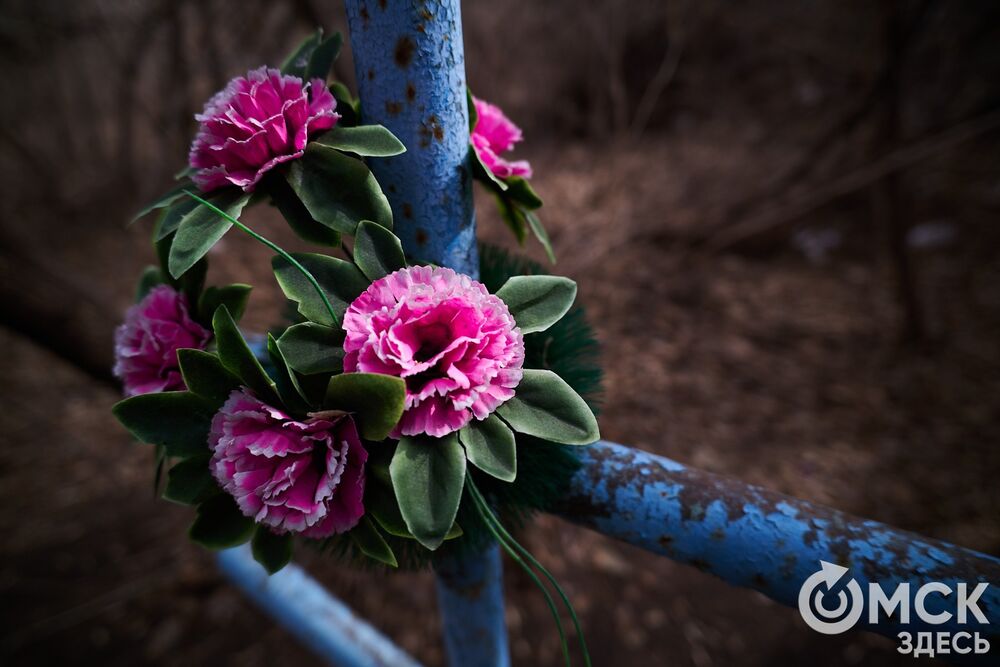 Одно из омских кладбищ, где на Радоницу не увидеть свежих цветов. Фото: Илья Петров