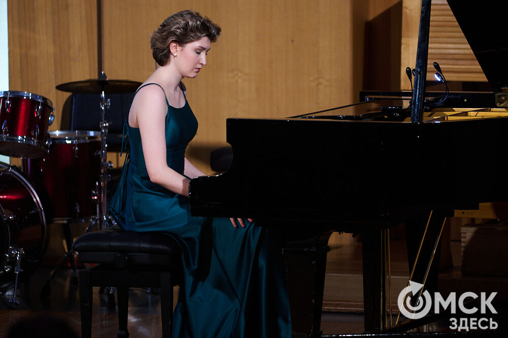 Студенты Омского музыкального училища имени В. Я. Шебалина представили музыкальную программу "Сквозь призму классики". Фото: Илья Петров