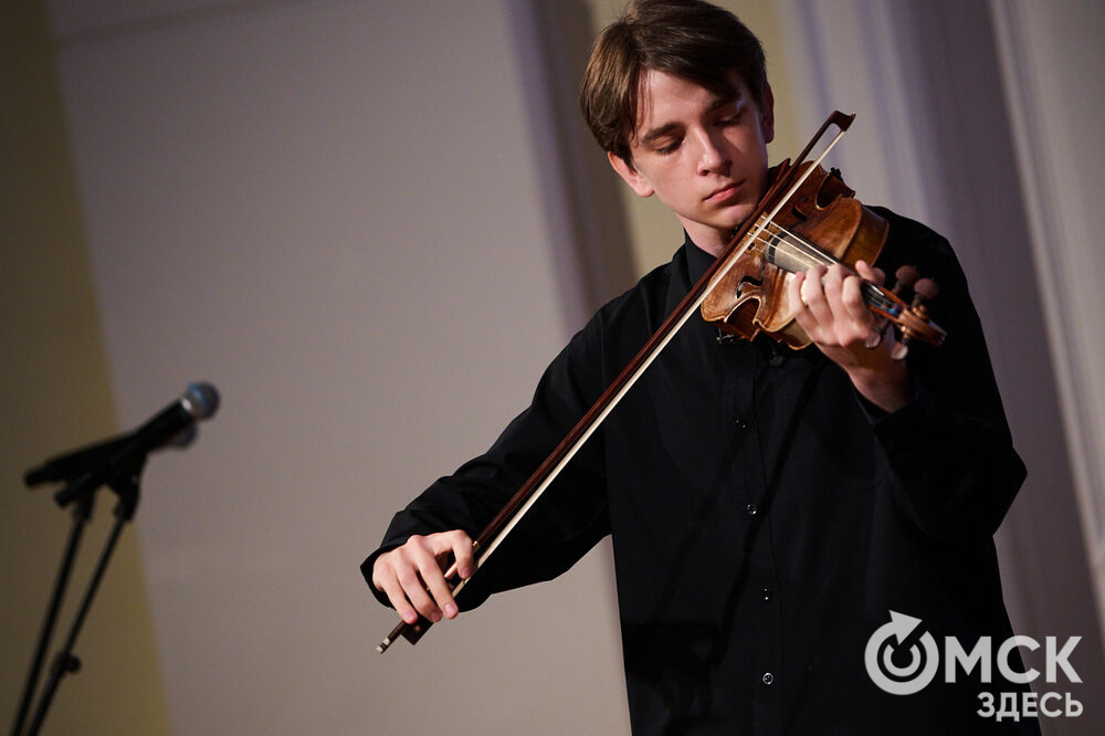 Студенты Омского музыкального училища имени В. Я. Шебалина представили музыкальную программу "Сквозь призму классики". Фото: Илья Петров