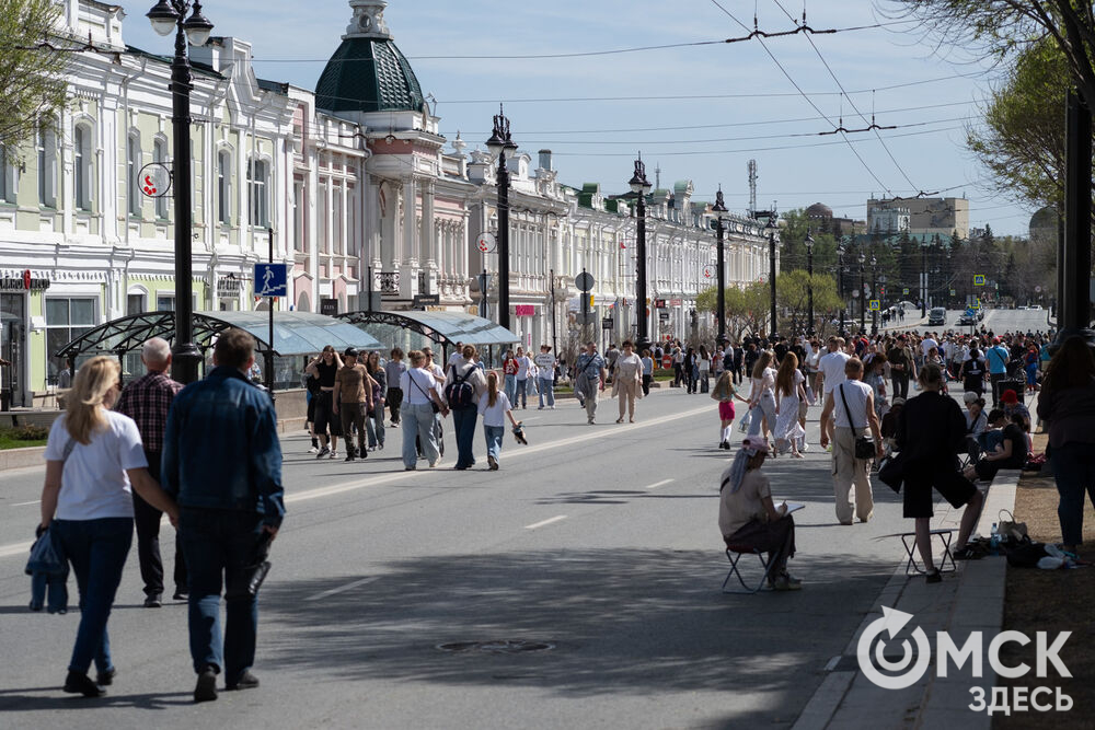 В рамках проекта "Пешеходный Любинский" состоялся пленэр "Мир. Труд. Искусство" (6+). Фото: Елизавета Медведева