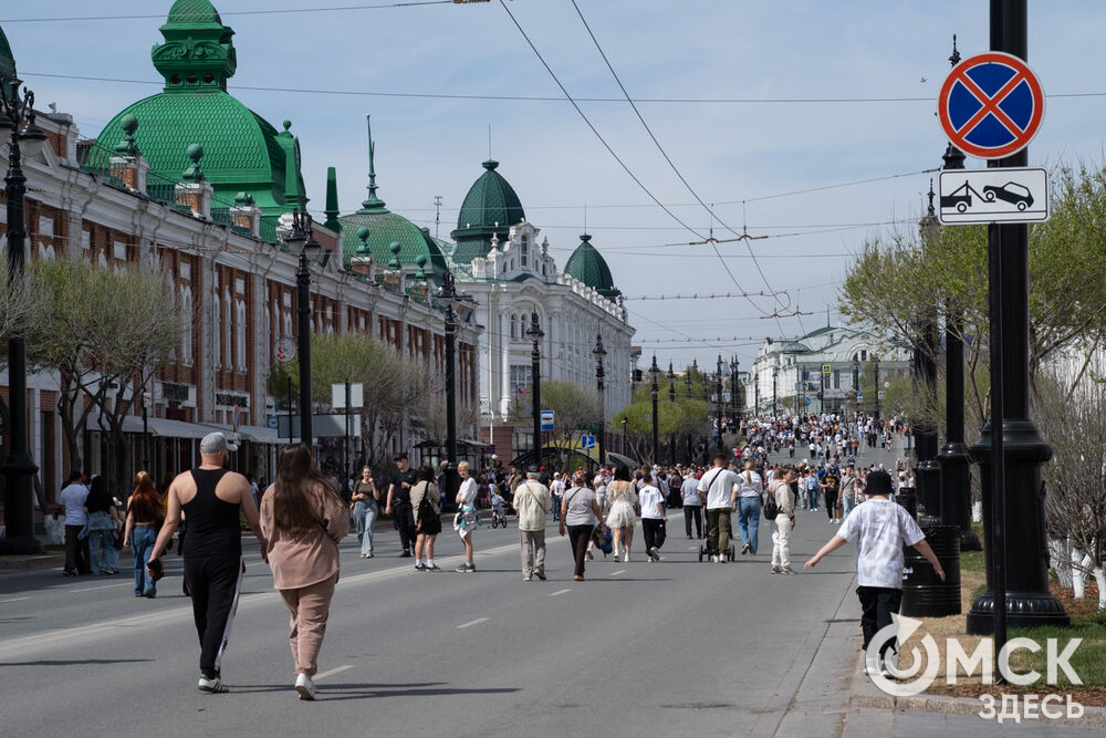 В рамках проекта "Пешеходный Любинский" состоялся пленэр "Мир. Труд. Искусство" (6+). Фото: Елизавета Медведева
