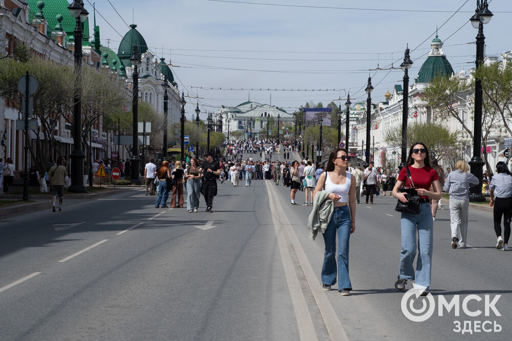 В рамках проекта "Пешеходный Любинский" состоялся пленэр "Мир. Труд. Искусство" (6+). Фото: Елизавета Медведева