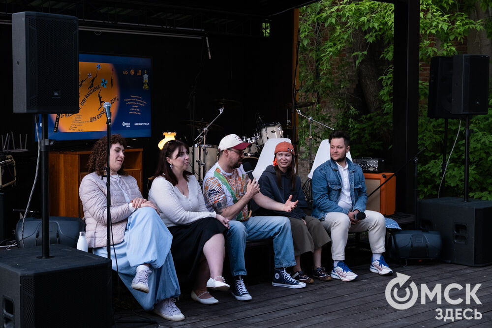 "Стереоклуб" устроил ещё один уютный музыкальный вечер во внутреннем дворике музея "Искусство Омска". Фото: Елизавета Медведева