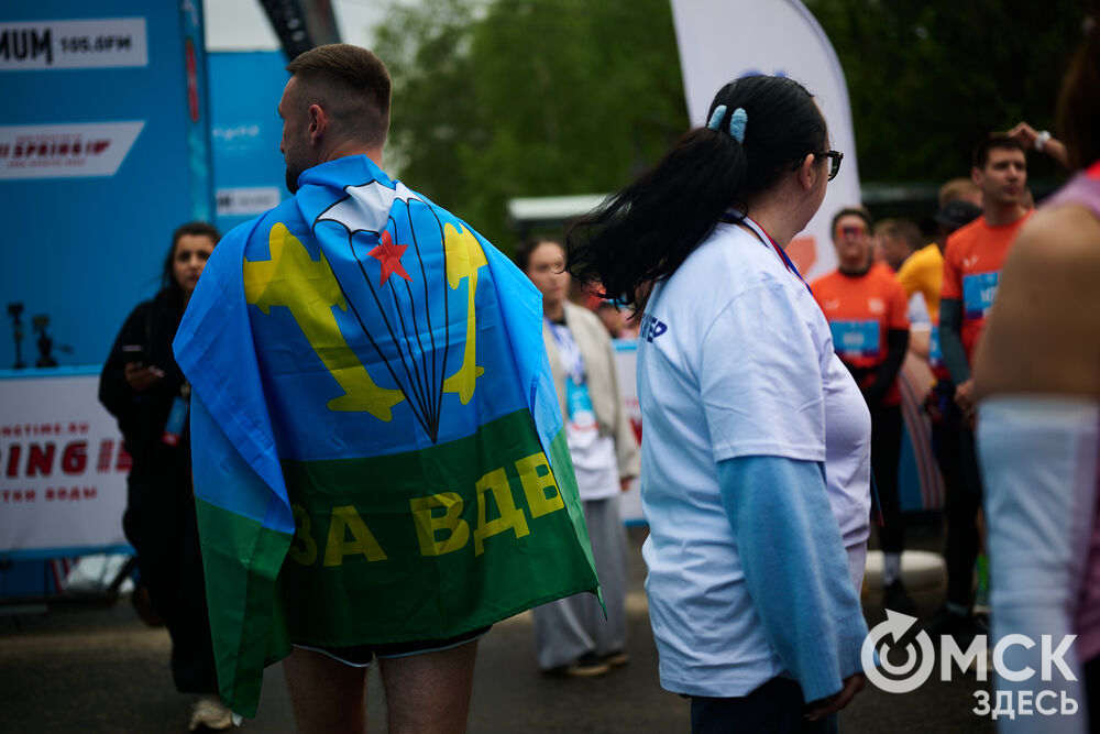 На трассу весеннего забега , пролегающую через исторический центр города и Иртышскую набережную, вышли омичи и гости города. Фото: Илья Петров
