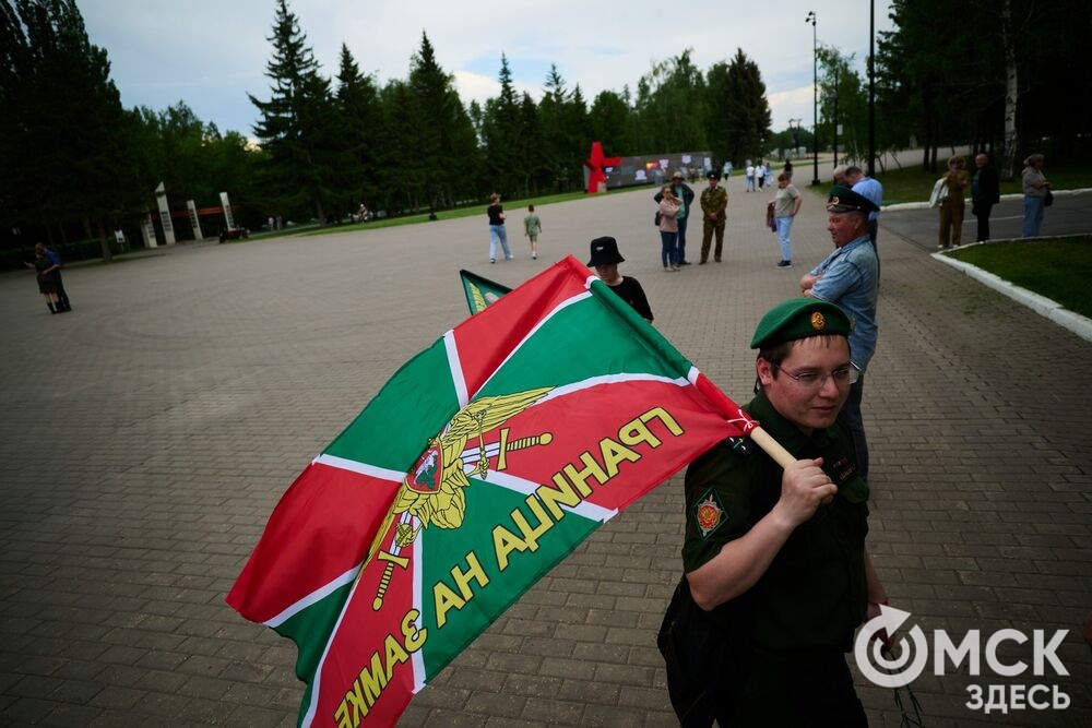 В парке им. 30-летия Победы прошла акция "Боевой расчёт-2026", приуроченная к 108-летию со дня образования пограничной охраны. Фото: Илья Петров