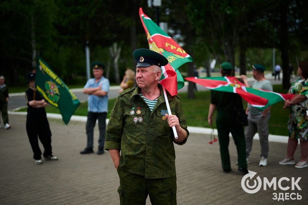 В парке им. 30-летия Победы прошла акция "Боевой расчёт-2026", приуроченная к 108-летию со дня образования пограничной охраны. Фото: Илья Петров