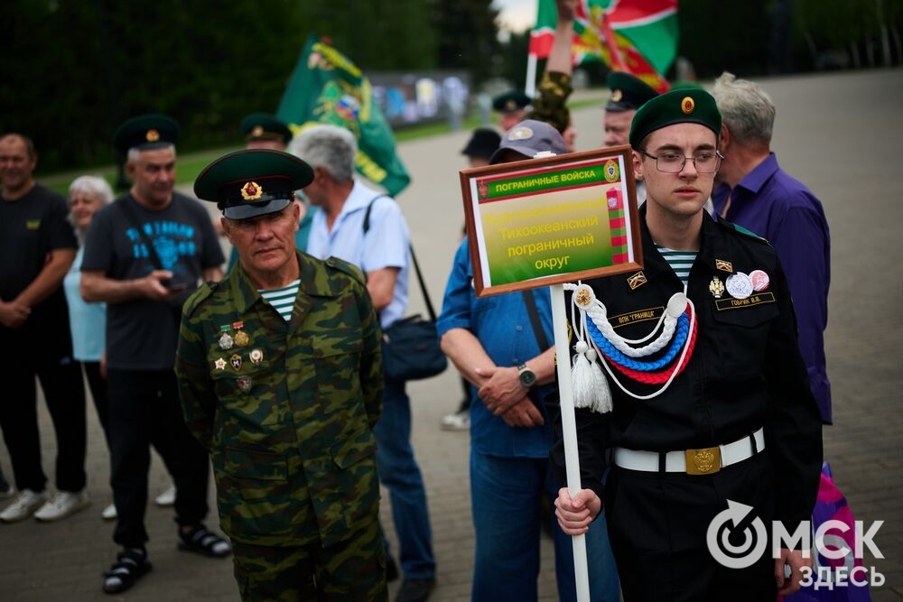 В парке им. 30-летия Победы прошла акция "Боевой расчёт-2026", приуроченная к 108-летию со дня образования пограничной охраны. Фото: Илья Петров
