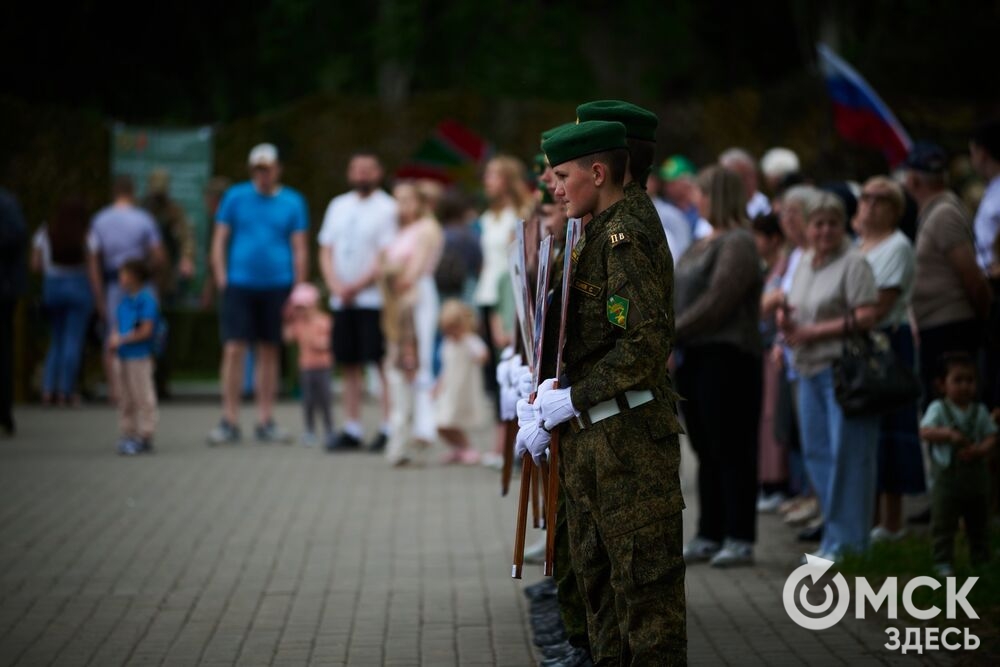 В парке им. 30-летия Победы прошла акция "Боевой расчёт-2026", приуроченная к 108-летию со дня образования пограничной охраны. Фото: Илья Петров