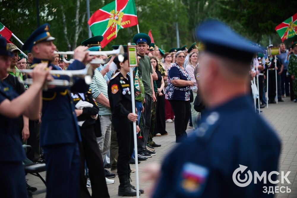 В парке им. 30-летия Победы прошла акция "Боевой расчёт-2026", приуроченная к 108-летию со дня образования пограничной охраны. Фото: Илья Петров