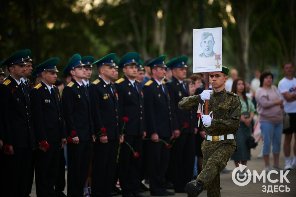 В парке им. 30-летия Победы прошла акция "Боевой расчёт-2026", приуроченная к 108-летию со дня образования пограничной охраны. Фото: Илья Петров