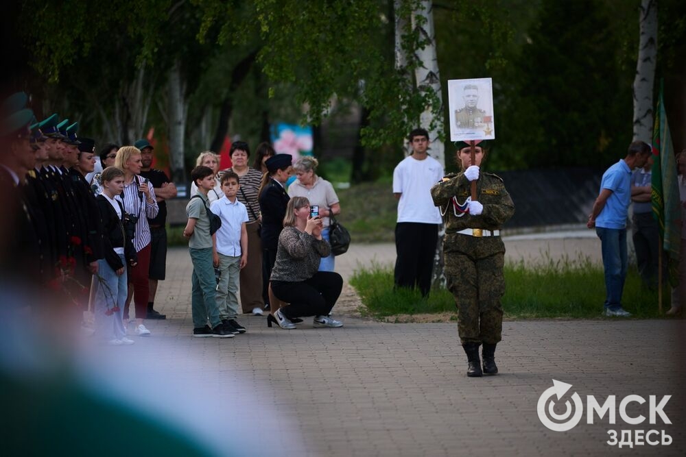 В парке им. 30-летия Победы прошла акция "Боевой расчёт-2026", приуроченная к 108-летию со дня образования пограничной охраны. Фото: Илья Петров