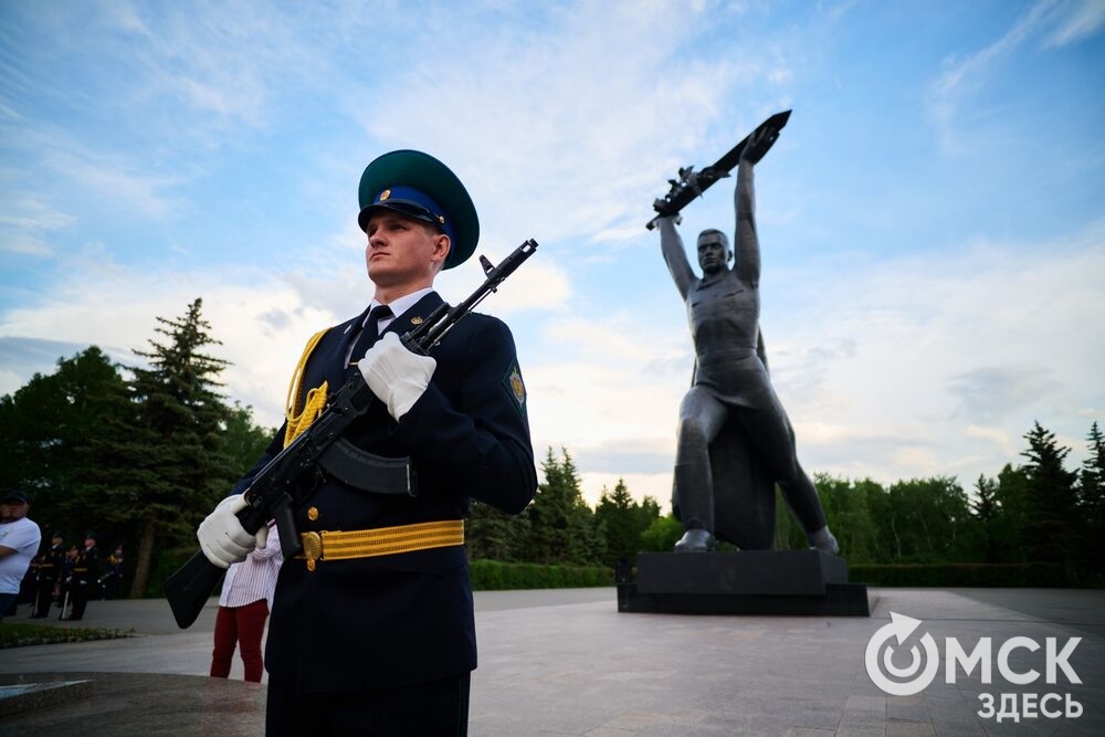 В парке им. 30-летия Победы прошла акция "Боевой расчёт-2026", приуроченная к 108-летию со дня образования пограничной охраны. Фото: Илья Петров