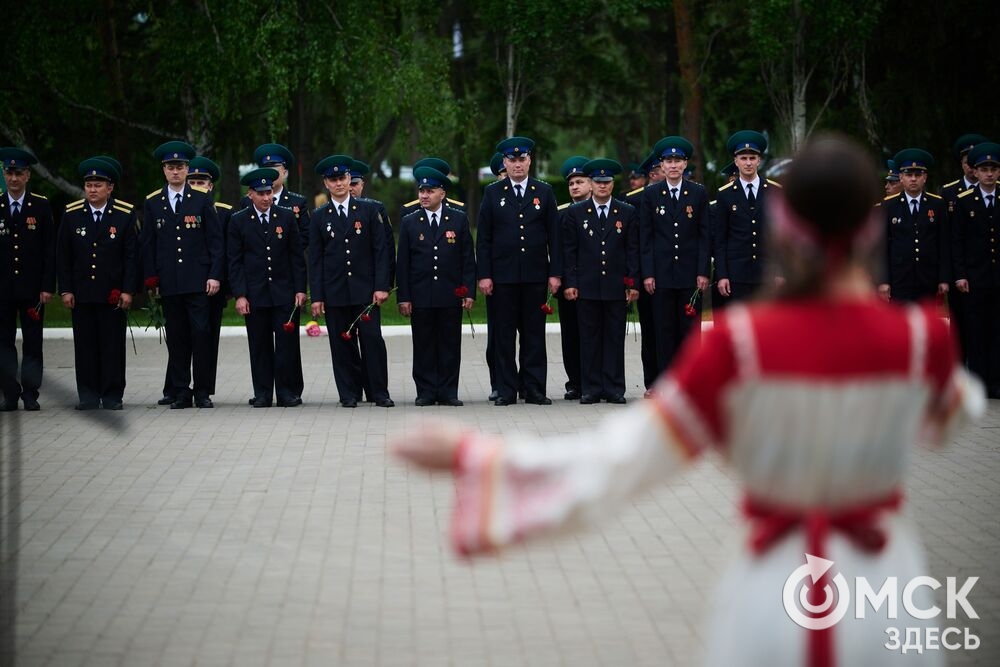 В парке им. 30-летия Победы прошла акция "Боевой расчёт-2026", приуроченная к 108-летию со дня образования пограничной охраны. Фото: Илья Петров
