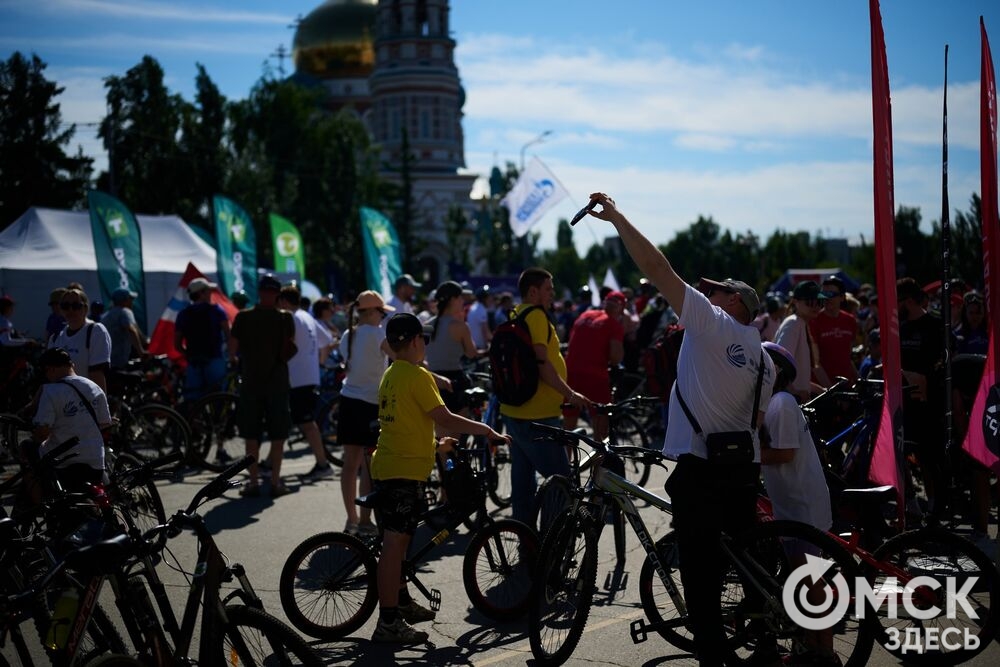 В первую летнюю субботу, 6 июня, в Омске прошёл 27-й городской культурно-спортивный праздник "ВелоОмск-2026" имени Владимира Соколова. Фото: Илья Петров