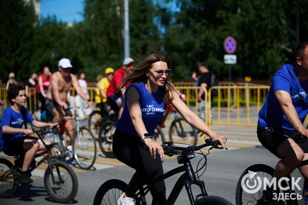 В первую летнюю субботу, 6 июня, в Омске прошёл 27-й городской культурно-спортивный праздник "ВелоОмск-2026" имени Владимира Соколова. Фото: Илья Петров
