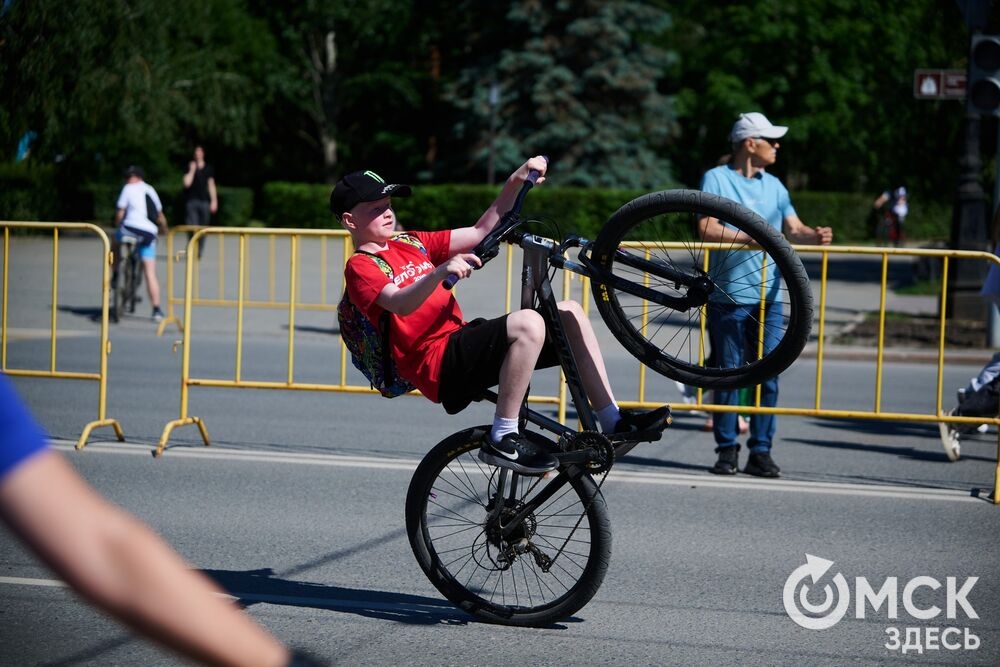 В первую летнюю субботу, 6 июня, в Омске прошёл 27-й городской культурно-спортивный праздник "ВелоОмск-2026" имени Владимира Соколова. Фото: Илья Петров