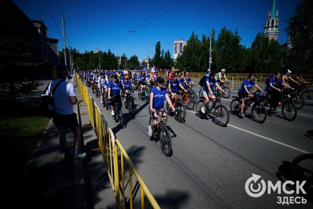 В первую летнюю субботу, 6 июня, в Омске прошёл 27-й городской культурно-спортивный праздник "ВелоОмск-2026" имени Владимира Соколова. Фото: Илья Петров