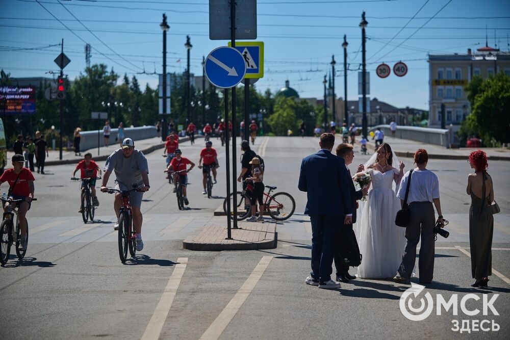 В первую летнюю субботу, 6 июня, в Омске прошёл 27-й городской культурно-спортивный праздник "ВелоОмск-2026" имени Владимира Соколова. Фото: Илья Петров