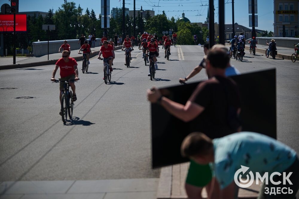В первую летнюю субботу, 6 июня, в Омске прошёл 27-й городской культурно-спортивный праздник "ВелоОмск-2026" имени Владимира Соколова. Фото: Илья Петров