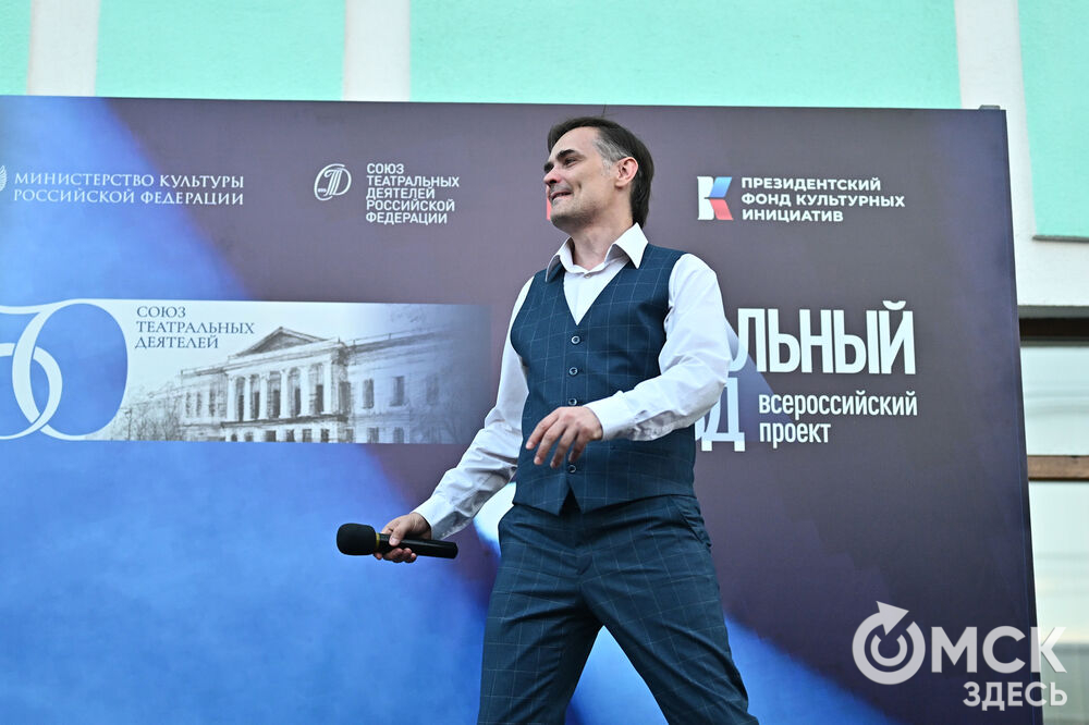 На первом перроне Омского железнодорожного вокзала прошли проводы "Театрального поезда" . Фото: Илья Петров