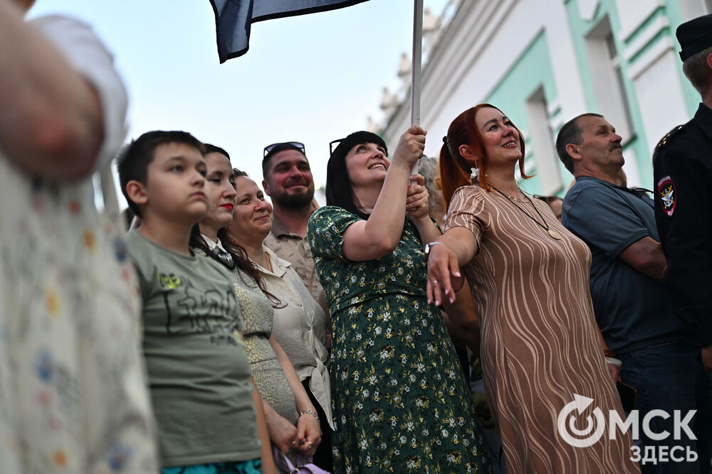На первом перроне Омского железнодорожного вокзала прошли проводы "Театрального поезда" . Фото: Илья Петров