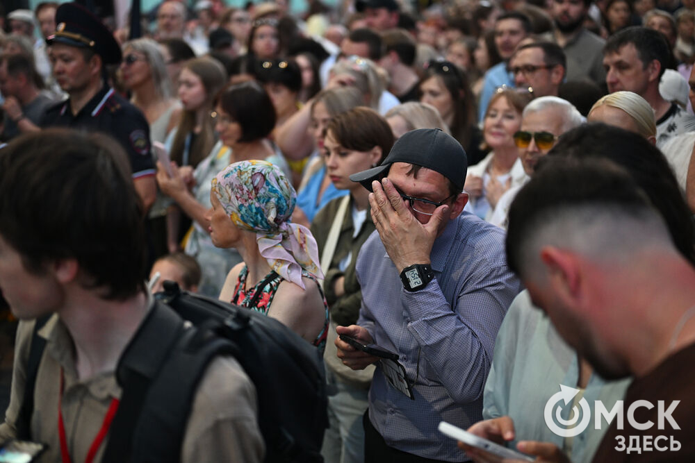 На первом перроне Омского железнодорожного вокзала прошли проводы "Театрального поезда" . Фото: Илья Петров