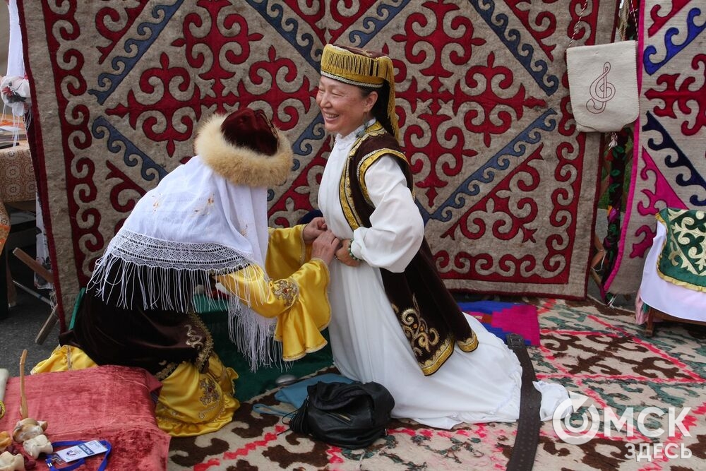 Праздничное шествие сменилось концертом и работой ярмарки мастеров. Фото: Татьяна Лисмент