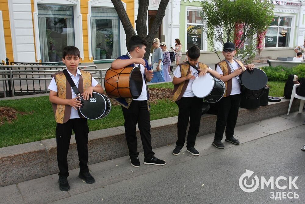 Праздничное шествие сменилось концертом и работой ярмарки мастеров. Фото: Татьяна Лисмент