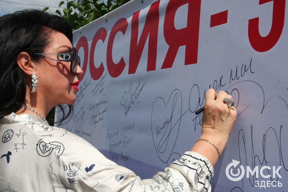 Праздничное шествие сменилось концертом и работой ярмарки мастеров. Фото: Татьяна Лисмент