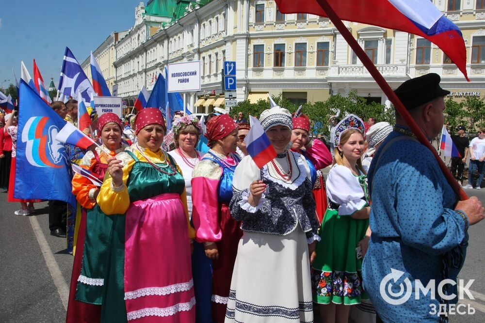 Праздничное шествие сменилось концертом и работой ярмарки мастеров. Фото: Татьяна Лисмент