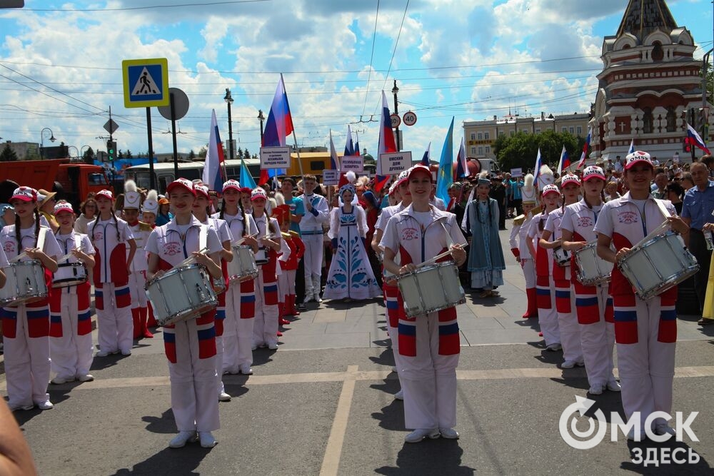 Праздничное шествие сменилось концертом и работой ярмарки мастеров. Фото: Татьяна Лисмент