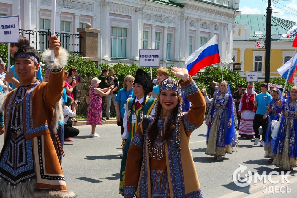 Праздничное шествие сменилось концертом и работой ярмарки мастеров. Фото: Татьяна Лисмент