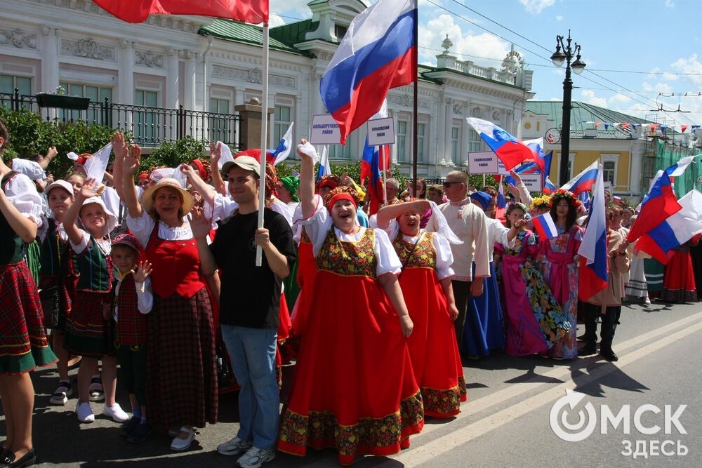 Праздничное шествие сменилось концертом и работой ярмарки мастеров. Фото: Татьяна Лисмент