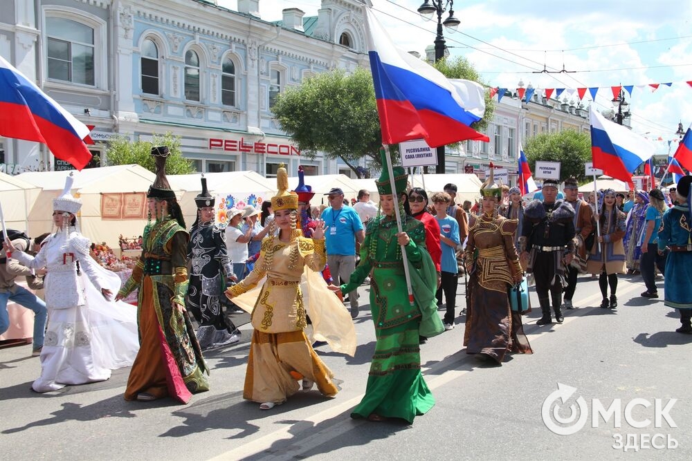 Праздничное шествие сменилось концертом и работой ярмарки мастеров. Фото: Татьяна Лисмент