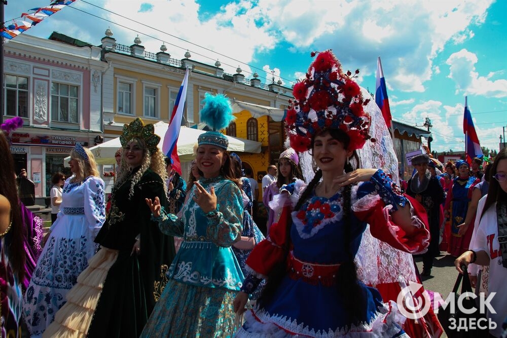 Праздничное шествие сменилось концертом и работой ярмарки мастеров. Фото: Татьяна Лисмент