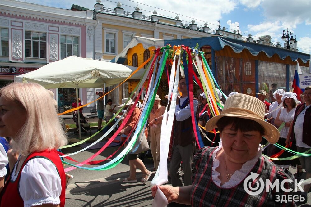 Праздничное шествие сменилось концертом и работой ярмарки мастеров. Фото: Татьяна Лисмент