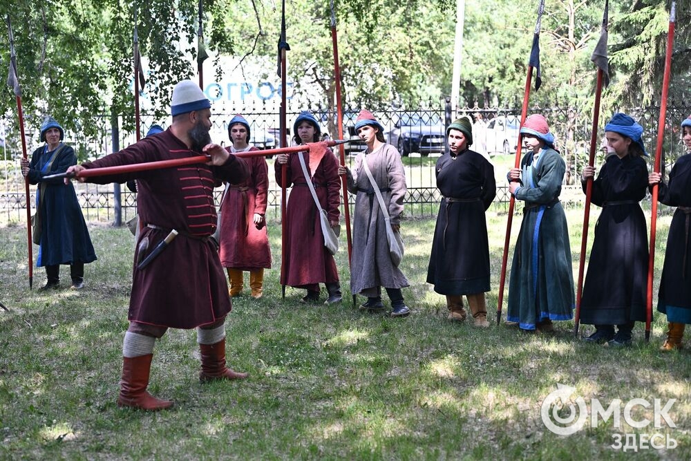 Омская крепость представила театрализованную реконструкцию батальных событий XVII века в новой локации. Фото: Илья Петров