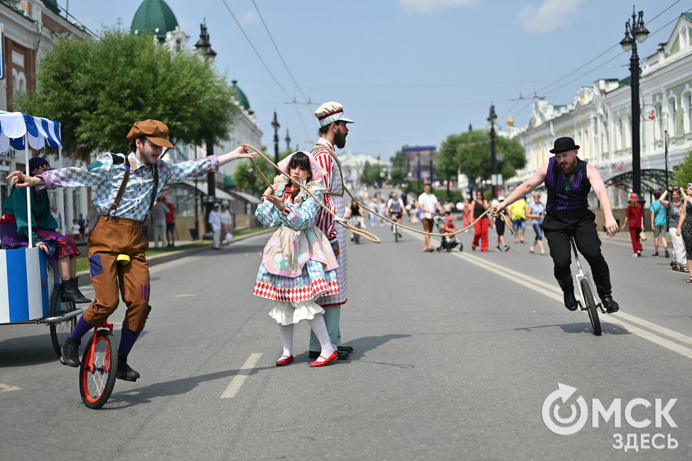 На четырёх сценах для омичей и гостей города показывали свои спектакли и концерты театры из Омска, Москвы, Санкт-Петербурга и Казани. Фото: Илья Петров