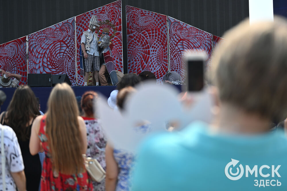 На четырёх сценах для омичей и гостей города показывали свои спектакли и концерты театры из Омска, Москвы, Санкт-Петербурга и Казани. Фото: Илья Петров