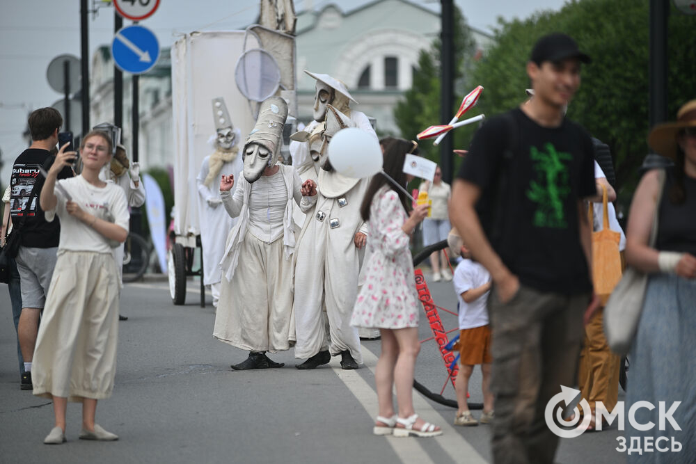 На четырёх сценах для омичей и гостей города показывали свои спектакли и концерты театры из Омска, Москвы, Санкт-Петербурга и Казани. Фото: Илья Петров