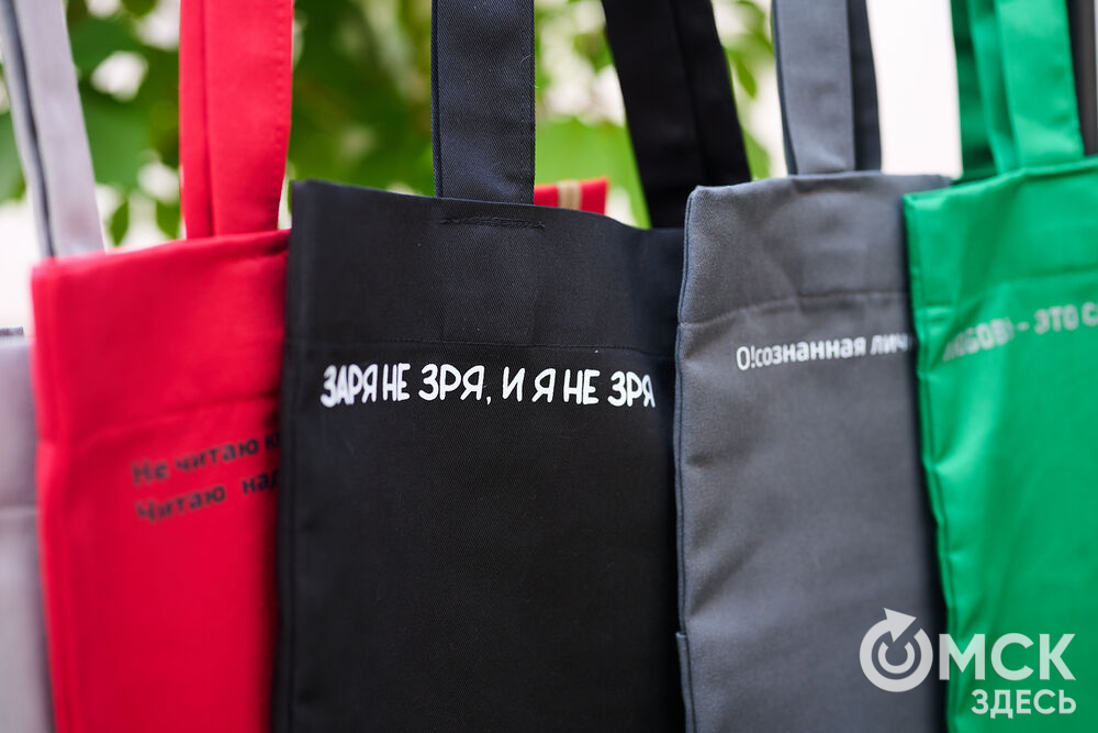 В Омске прошёл книжный фестиваль, где история любви встретилась с экономикой каменного века. Фото: Илья Петров