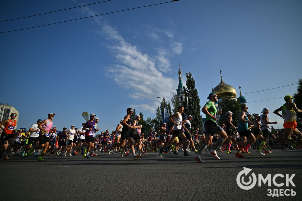 В День города Омска традиционно состоялся Сибирский международный марафон. Жара, как ни старалась, не заставила спортсменов сойти с дистанции. Подробнее здесь . Фото: Илья Петров