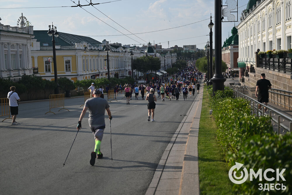 В День города Омска традиционно состоялся Сибирский международный марафон. Жара, как ни старалась, не заставила спортсменов сойти с дистанции. Подробнее здесь . Фото: Илья Петров